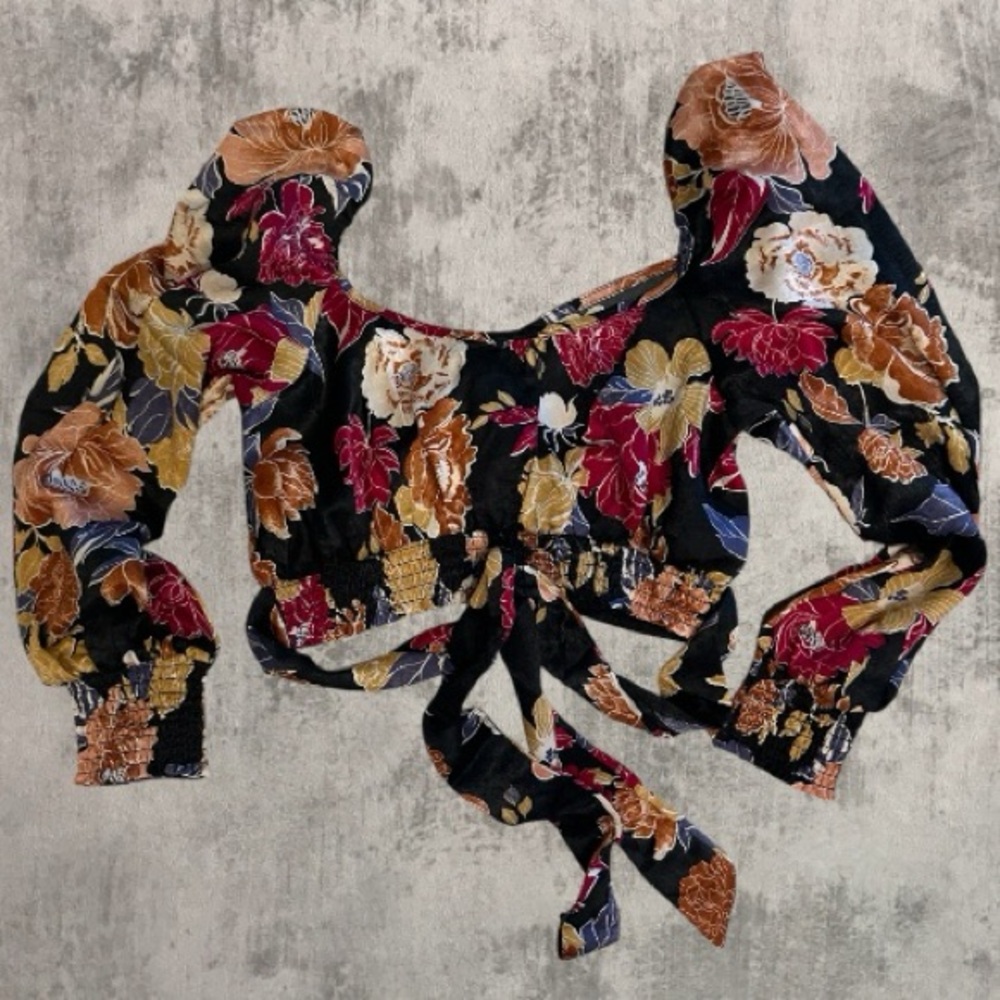 NWT Band Of The Free Camille Black Berry Floral Crossover Crop Top Size Small